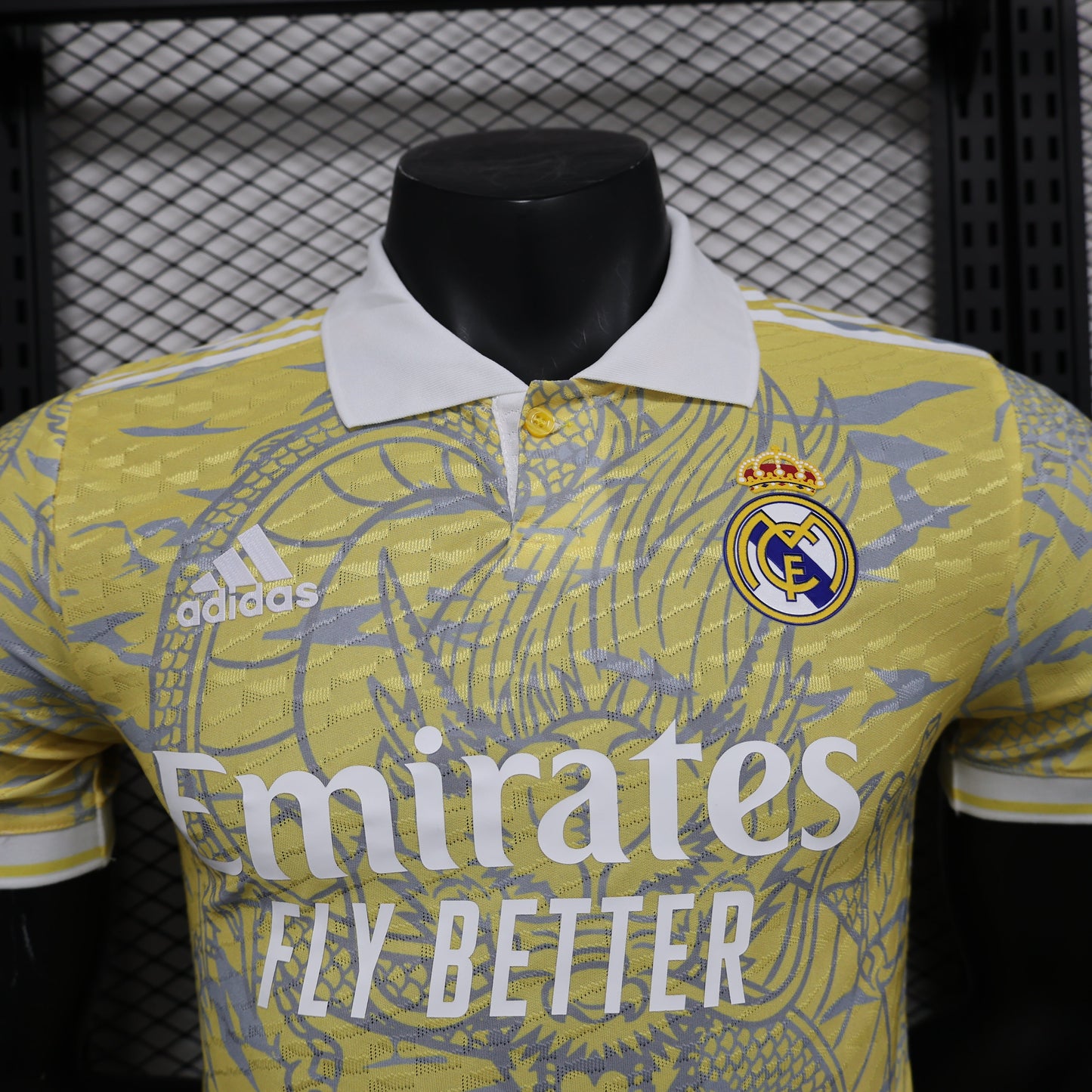 Real Madrid "Dragón Dorado" Kit 23/24