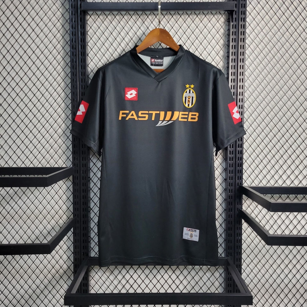Juventus Away Kit 01/02