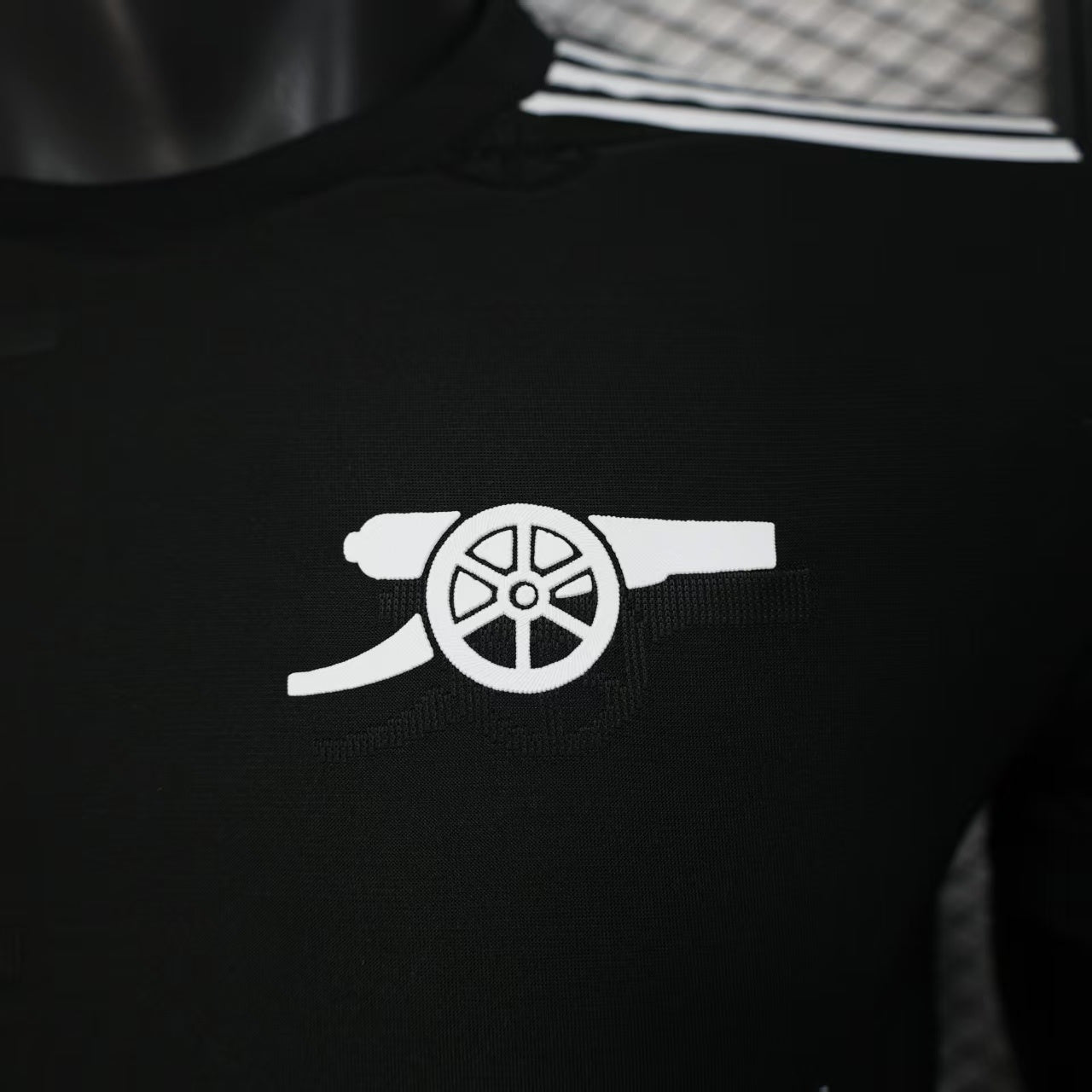 Arsenal “Blackout” Kit 25/26