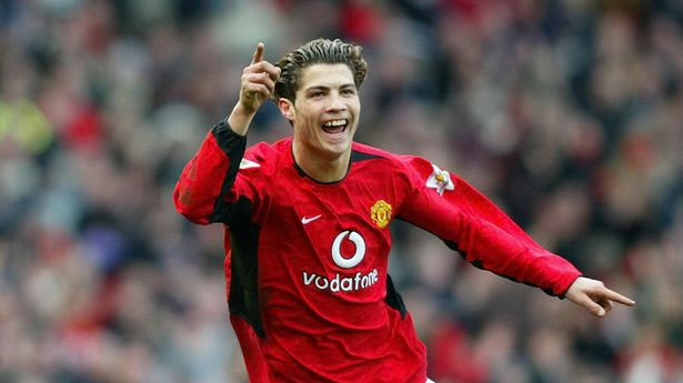 Manchester United Home Kit 02/04