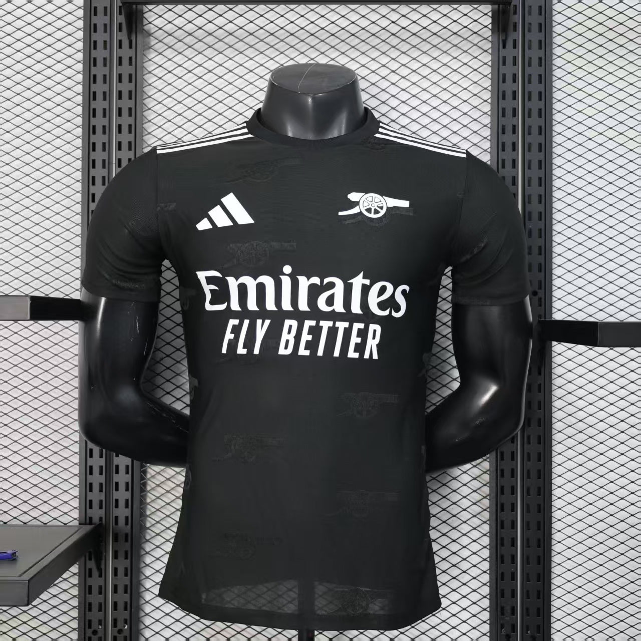 Arsenal “Blackout” Kit 25/26