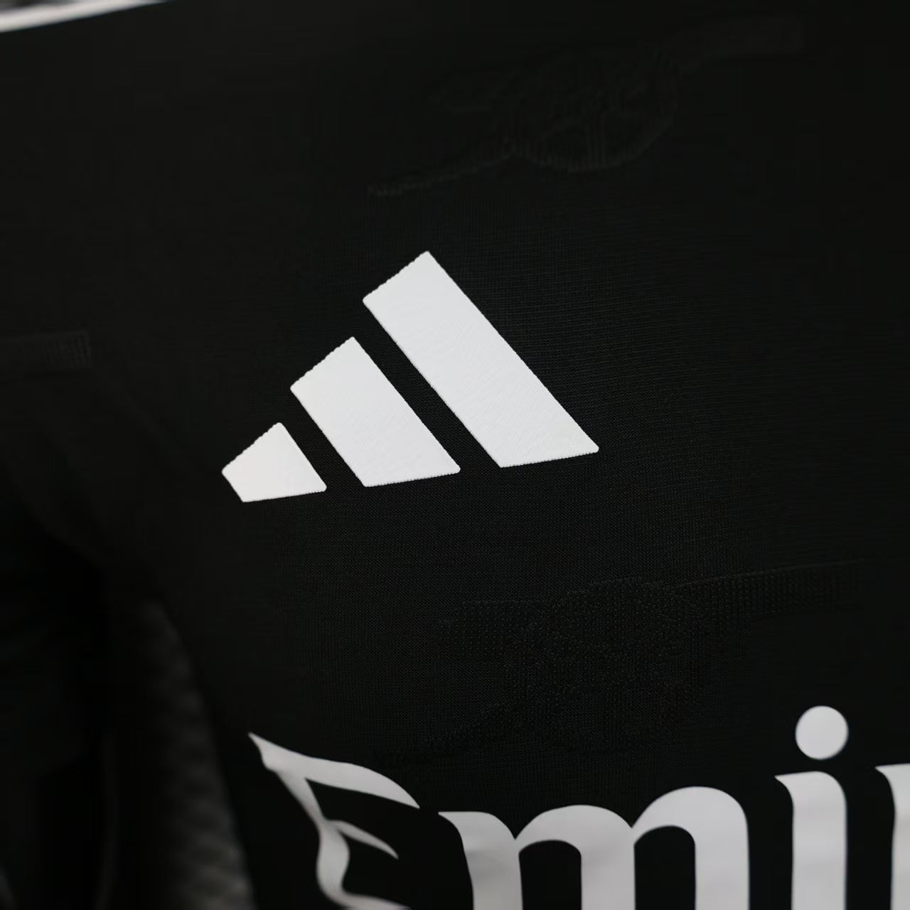 Arsenal “Blackout” Kit 25/26