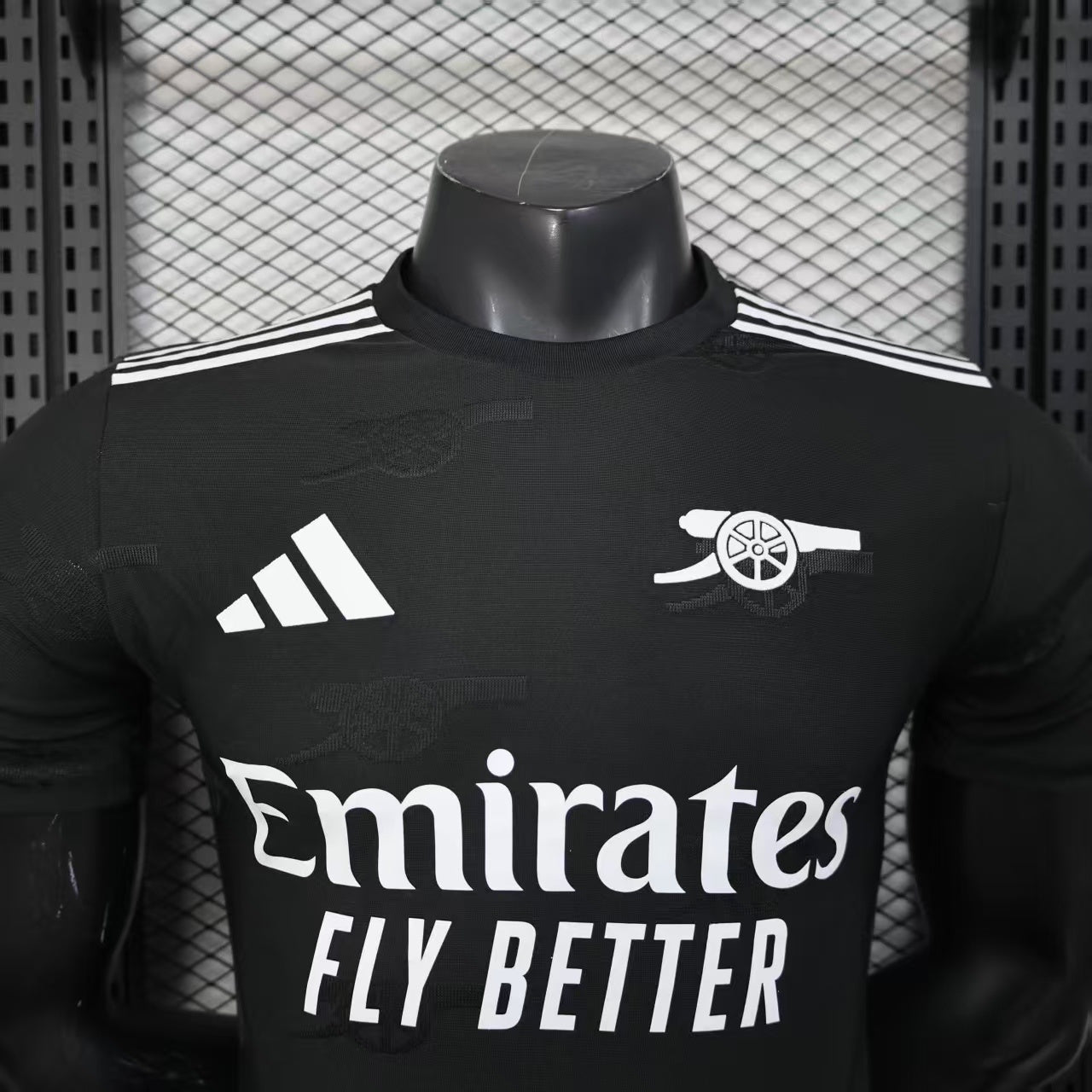 Arsenal “Blackout” Kit 25/26
