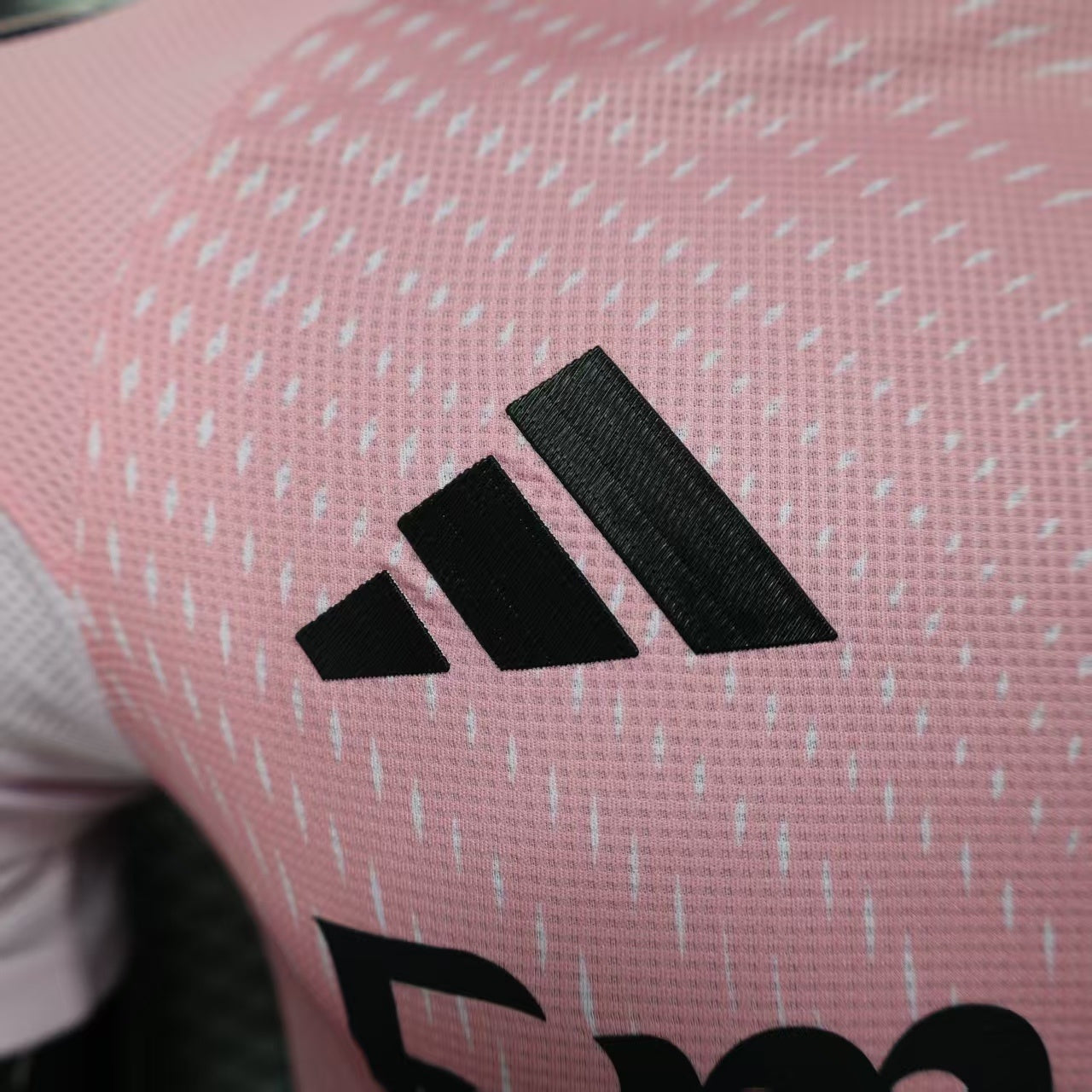Arsenal “Pink Horizon” Kit 25/26