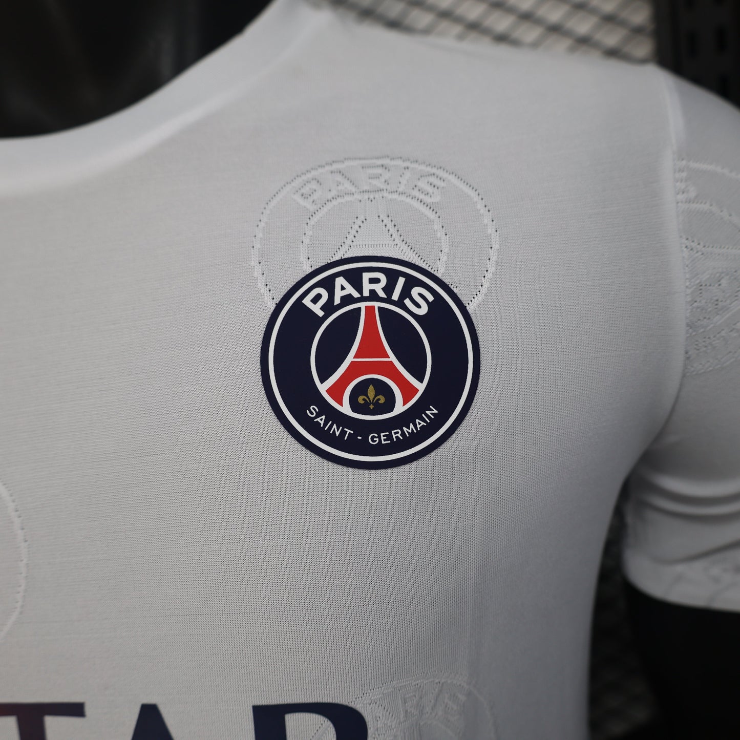 Paris Saint-Germain “Blanc Classique” Kit 25/26