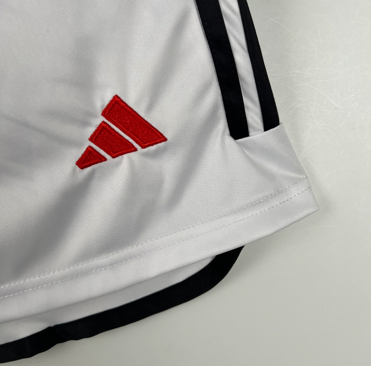 Manchester United shorts home 23/24