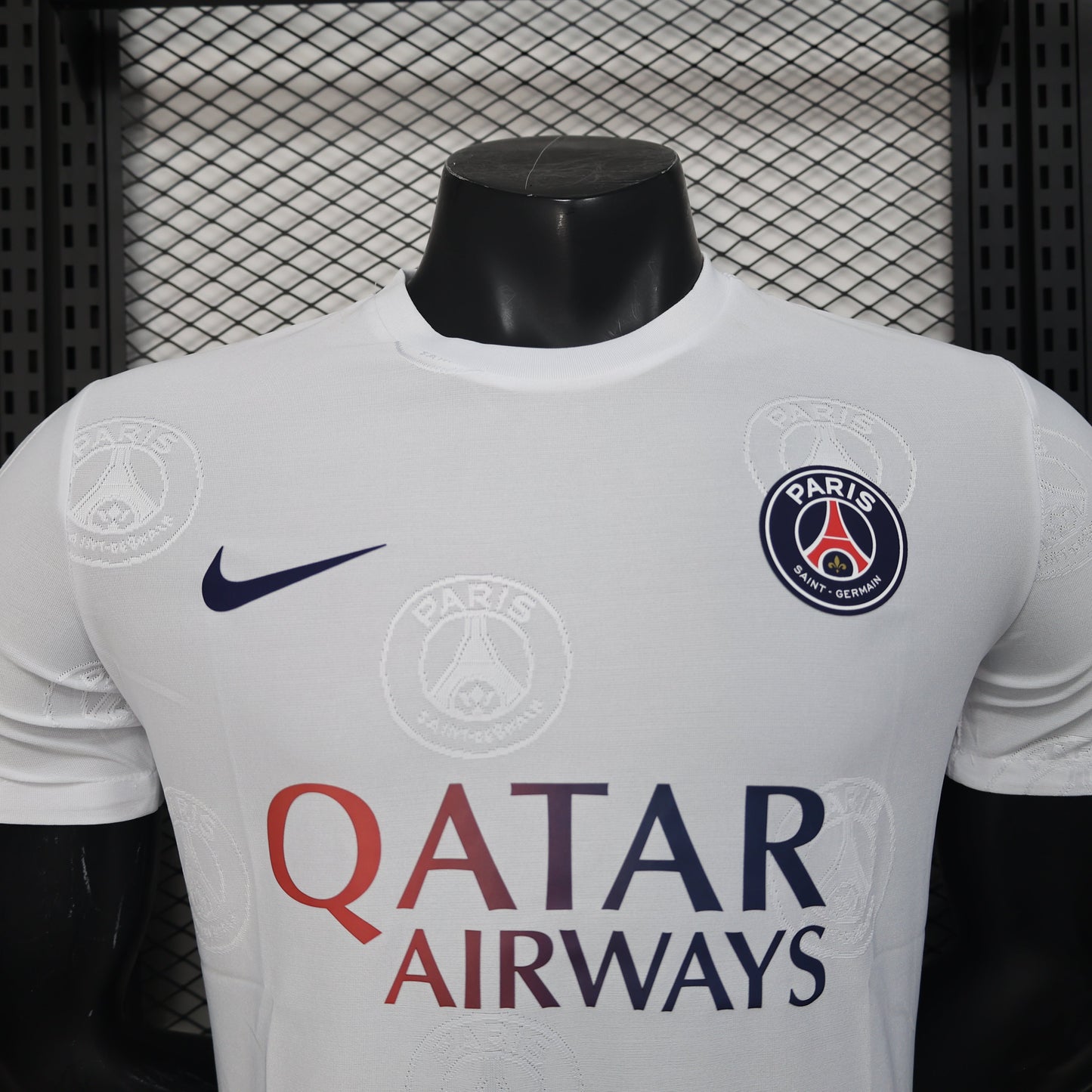 Paris Saint-Germain “Blanc Classique” Kit 25/26