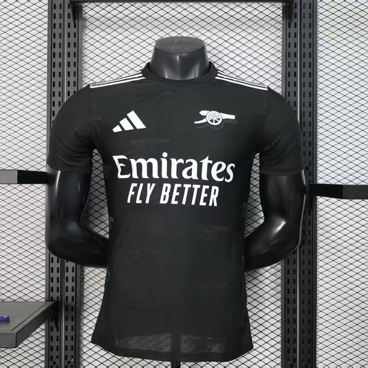 Arsenal “Blackout” Kit 25/26