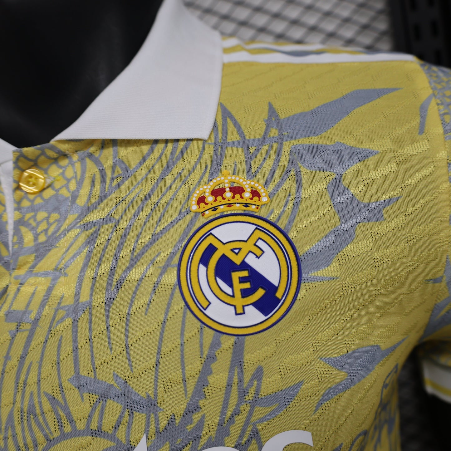 Real Madrid "Dragón Dorado" Kit 23/24